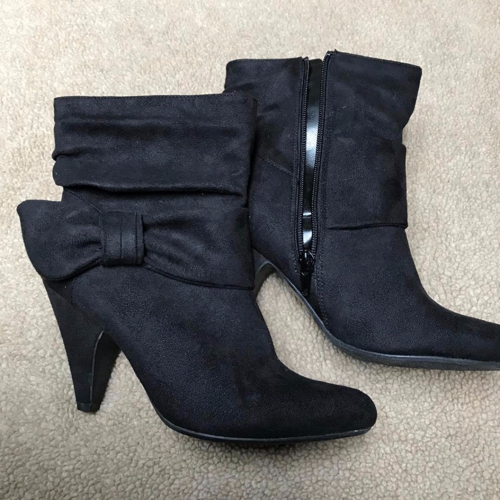 NWOT BlackFaux Suede Side Zip Hi Heel Boots (x) - Picture 1 of 2